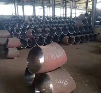Koljena od ugljičnog čelika promjera 1020 mm pakiraju se i šalju u Vijetnam.